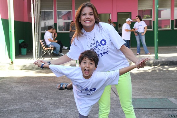 Nivea Stelmann com o filho  (Foto: Roberto Filho/AgNews)