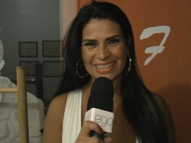 Solange Gomes durante entrevista (Foto: Léo Martinez/EGO)