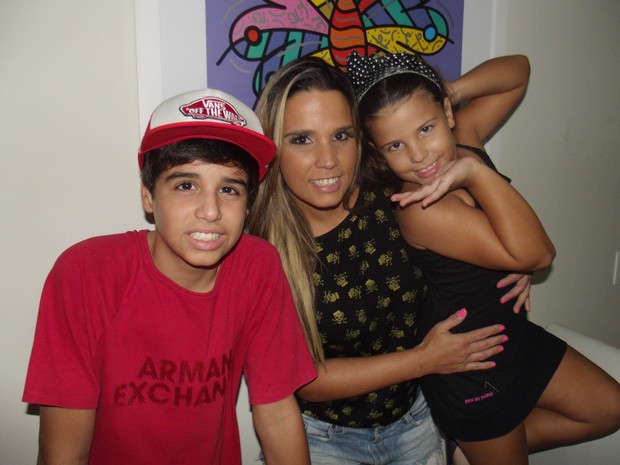 Taty Princesa posa com os filhos João Guilherme e Maria Vitória (Foto: Divulgação/Divulgação)