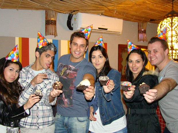 Ex-BBB Eliéser ganha festa de aniversário de fãs (Foto: Divulgação)