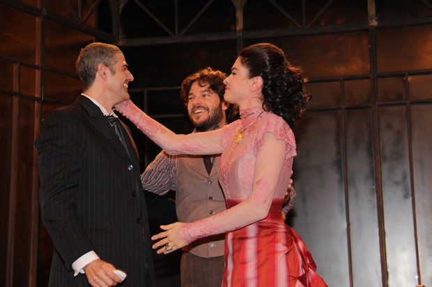 Reynaldo Gianecchini, Maria Manoella e Erik Marmo na peça ‘Cruel’ em São Paulo (Foto: Milene Cardoso/ Ag. News)
