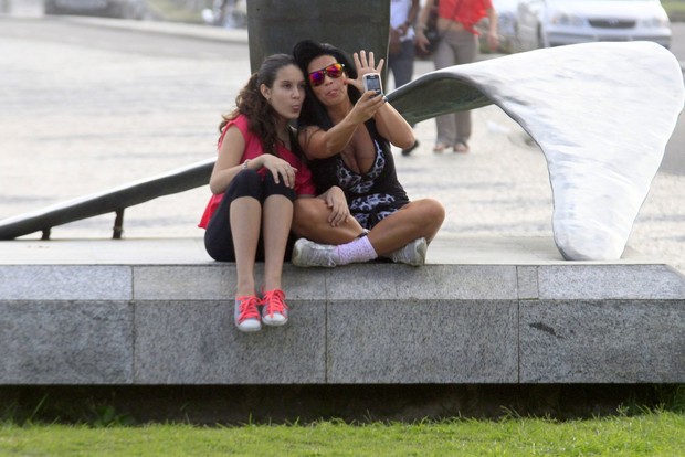 Solange Gomes com a filha (Foto: Photo Rio News)