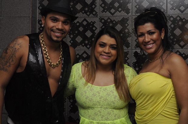 Naldo, Preta Gil e Moranguinho posam em bastidores de show no Rio (Foto: Mariana Oliveira/ Divulgação)