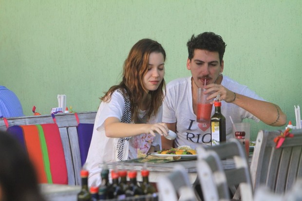 Nathalia Dill almoço com o namorado no Rio (Foto: Delson Silva/Ag News)