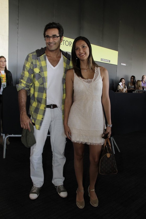 Luciano Szafir e Maíra Carvalho no Fashion Rio (Foto: Isac Luz/EGO)
