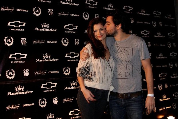 Alinne Moraes e Felipe Simão (Foto: Philippe Lima/AgNews)