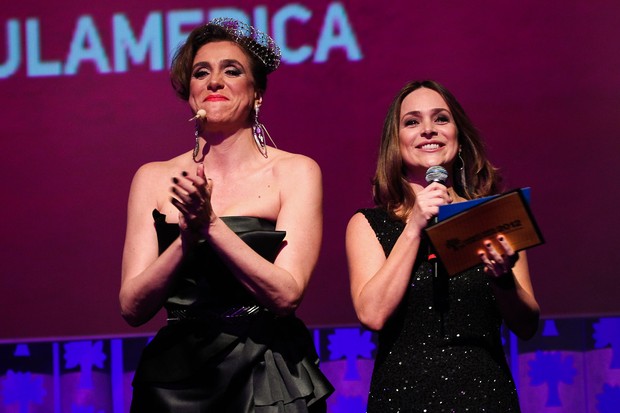Marisa Orth e Gabriela Duarte apresentam prêmio em São Paulo (Foto: Manuela Scarpa/ Photo Rio News)