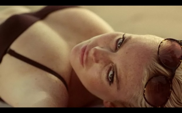 Lindsay Lohan no curta 'First Point' (Foto: Reprodução)