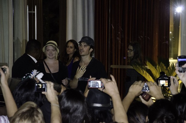 Ian Somerhalder deixa o hotel no Rio (Foto: Thiago Ribeiro / AgNews)