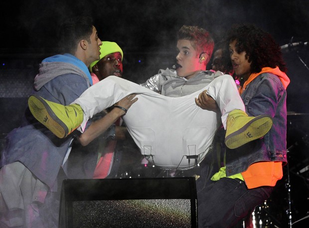 Justin Bieber em show na Cidade do México (Foto: Reuters/ Agência)