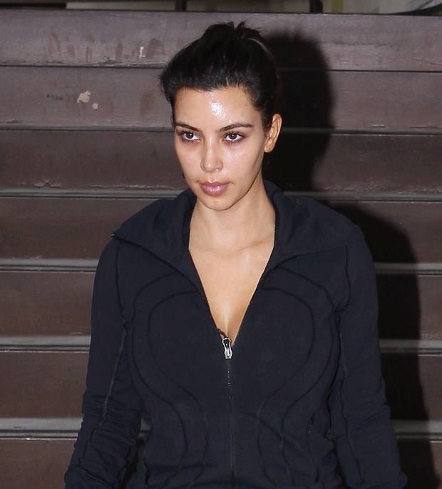 Kim Kardashian deixa academia em Los Angeles, nos Estados Unidos (Foto: X17/ Agência)