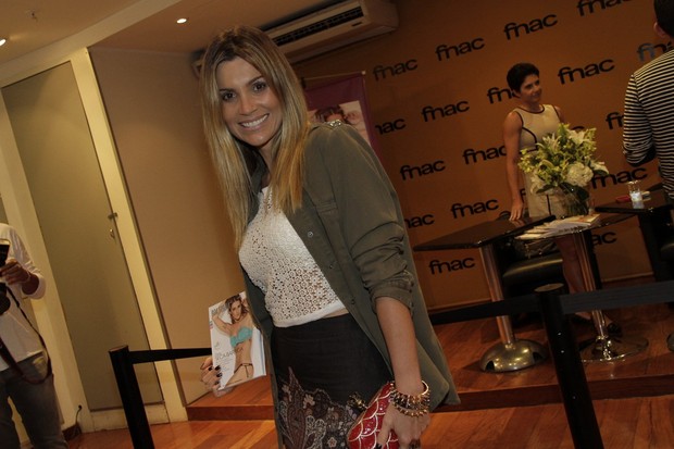 Flávia Alessandra em evento de revista (Foto: Isac luz / EGO)