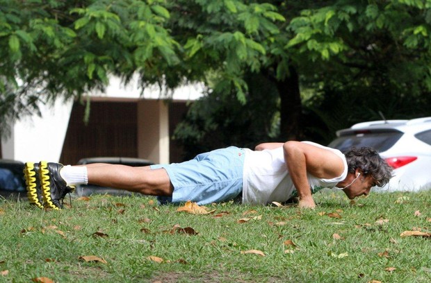 Alexandre Borges se exercita na Lagoa (Foto: André Freitas / AgNews)