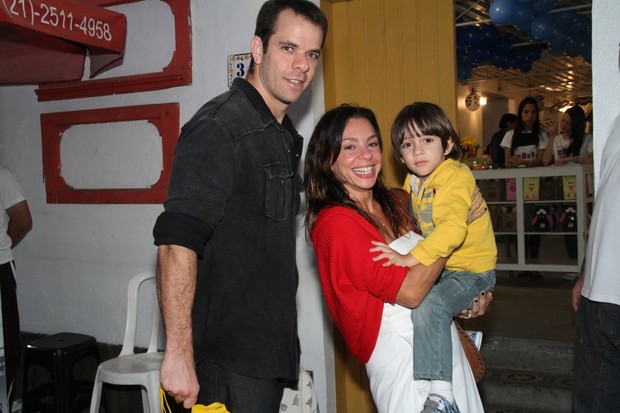 Carla Marins com o marido e o filho (Foto: Ag.News/Roberto Filho)