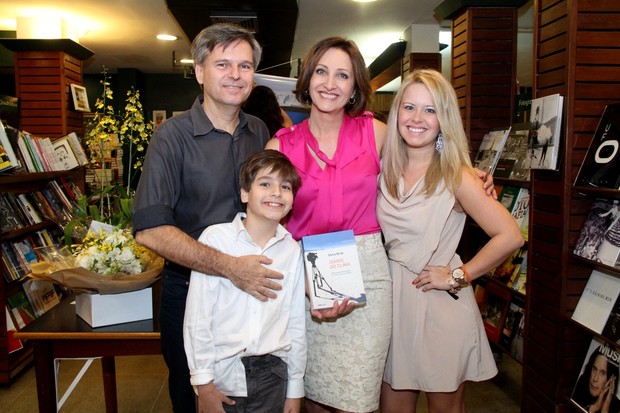 Sonia Bridi e a família (Foto: Roberto Filho/ Ag.News)