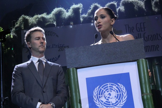 Edward Norton e Camila Pitanga no “Prêmio Equatorial” (Foto: Roberto Filho / AgNews)