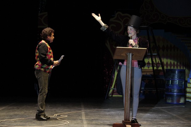 Luana Piovani apresenta o Unicirco, com Marcos Frota (Foto: Isac luz / EGO)