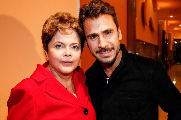A Presidente do Brasil, Dilma Roussef, e o ator Júlio Rocha em hotel no Rio (Foto: Roberto Stuckert Filho/ Divulgação)