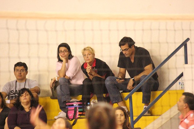 Xuxa e Luciano Szafir assistem jogo de Sasha (Foto: Binho Dutra / Divulgação)