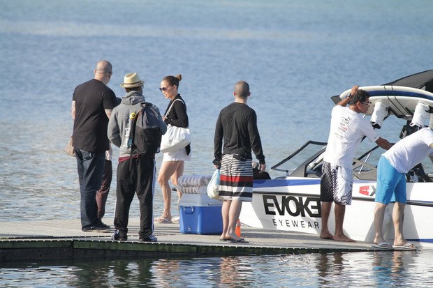 Jennifer Lopez passeia na Lagoa (Foto: André Freitas e Gabriel Reis / AgNews)