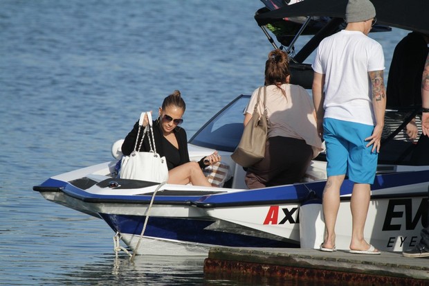 Jennifer Lopez passeia na Lagoa (Foto: André Freitas e Gabriel Reis / AgNews)