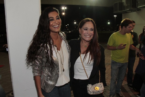 Juliana Paes e Susana Vieira em show de Jennifer Lopez no Rio (Foto: Isac Luz/ EGO)