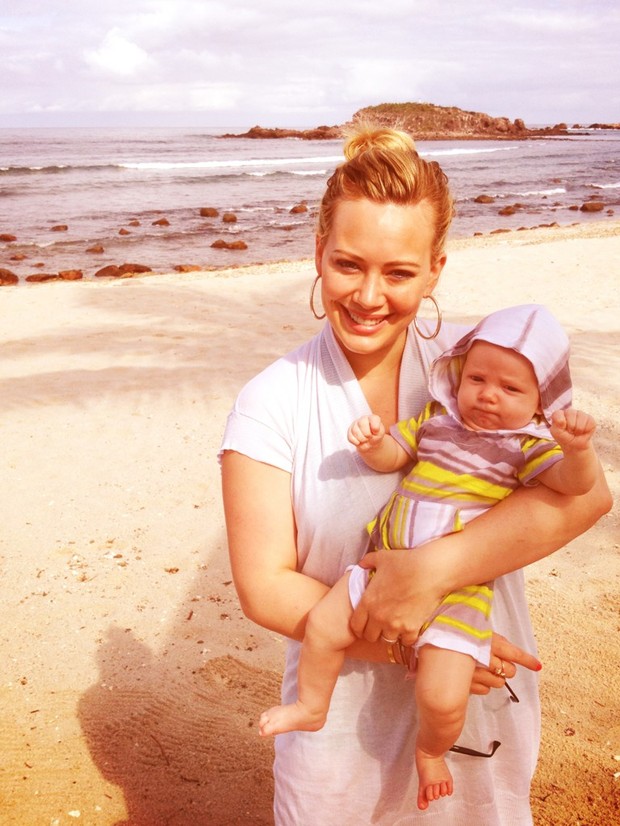 Hilary Duff com seu filho Luca (Foto: Reprodução / Twitter)