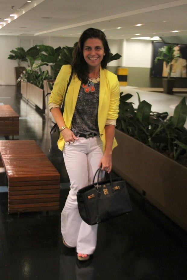Giovanna Antonelli passeia em shopping do Rio (Foto: Daniel Delmiro/Ag. News)