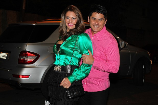 Cesar Filho e a mulher Elaine Michely no aniversário de Luciana Cardoso, mulher de Fausto Silva, em São Paulo (Foto: Manuela Scarpa/ Foto Rio News)