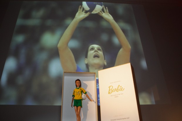 Fernanda Venturini é homenageada pela Mattel (Foto: Amauri Nehn / AgNews)