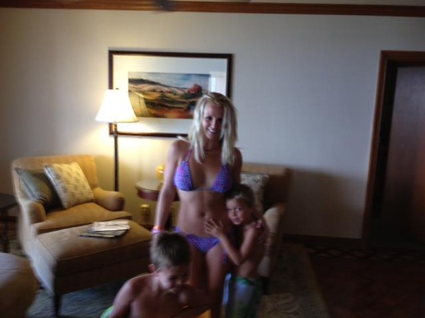 Britney Spears com os filhos (Foto: Reprodução/Facebook)