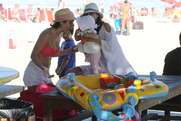 Fernanda Pontes e bebê (Foto: AgNews/Dilson Silva)