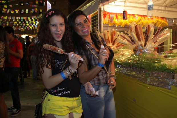 Solange Gomes com a filha Stephany (Foto: Graça Paes/Foto Rio News)