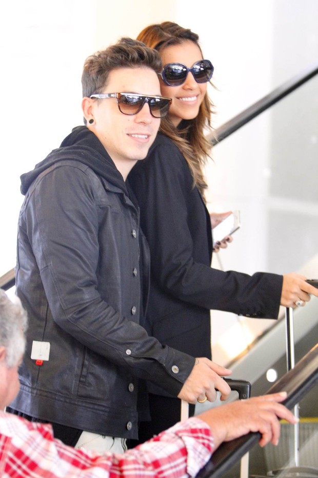 Mariana rios e Di Ferrero embarcam juntos em aeroporto (Foto: Leotty Junior / AgNews)