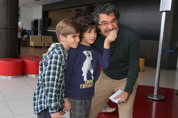 Paulo Betti e filhos na Pré-estreia do filme “Valente”  (Foto: Roberto  Filho  / AgNews)