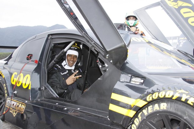 Daniel Rocha e André Luiz Miranda participam da volta rápida do Stock Car (Foto: Philippe Lima/AgNews)