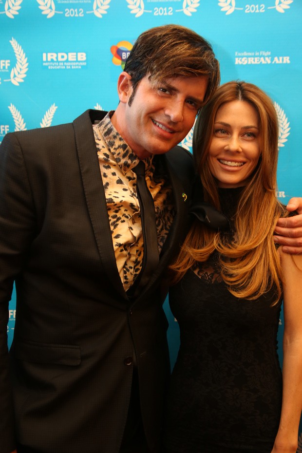 Dr. Robert Rey e a mulher no Los Angeles Brazilian Film Festival (Foto: Lívia Whippich / Divulgação)