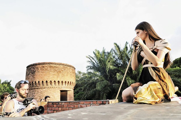 Making of  de Isabeli Fontana no Brasil para a nova campanha da Morena Rosa (Foto:  Jacques Dequeker / Divulgação)