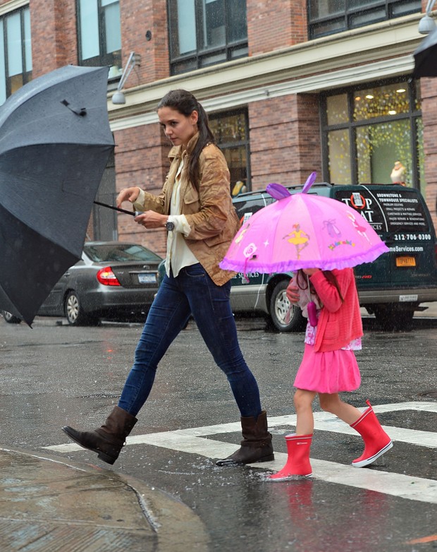 Katie Holmes passeia com Suri Cruise (Foto: Getty Images)