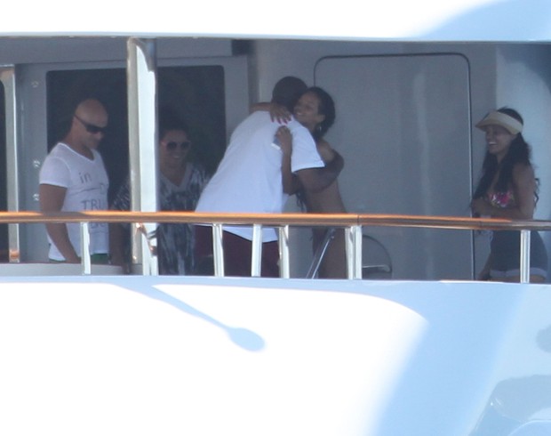 Rihanna encontra Magic Johnson (Foto: Honopix / Frame)