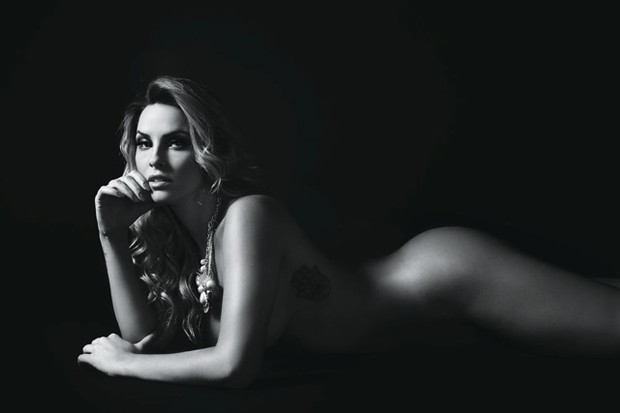Karen Kounrouzan faz ensaio sensual (Foto: Daniel Aratangy / Revista Soccer)