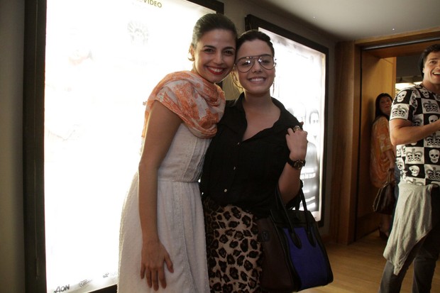 Emanuelle Araújo e Giovanna Lancellotti em teatro no Rio (Foto: Graça Paes/ Foto Rio News)