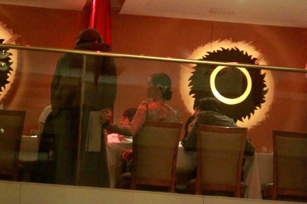Katy Perry em restaurante na Zona Sul do Rio (Foto: Delson Silva e Gabriel Reis/ Ag. News)