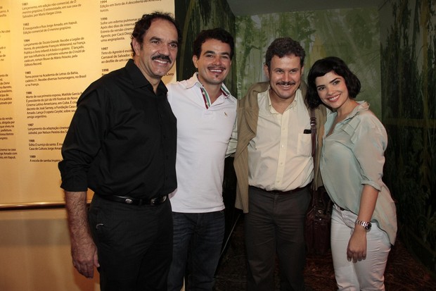 Humberto Martins, Anderson di Rizzi, Edmilson Barros e Vanessa Giácomo em exposição sobre Jorge Amado (Foto: Isac luz / EGO)