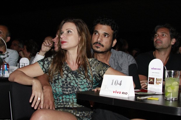 Paula Burlamaqui assiste a show de Lulu Santos acompanhada (Foto: Felipe Panfili/Ag. News)