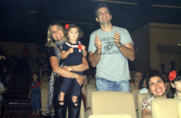 Flávia Alessandra e Otaviano Costa com a filha, Olívia (Foto: Thyago Andrade/PhotoRioNews)