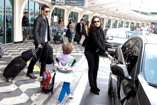 Murilo Rosa com Fernanda Tavares e o filho (Foto: Danilo Carvalho / AgNews)