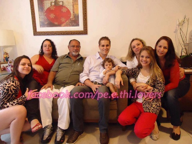 Pedro Leonardo e família (Foto: Reprodução/Facebook)