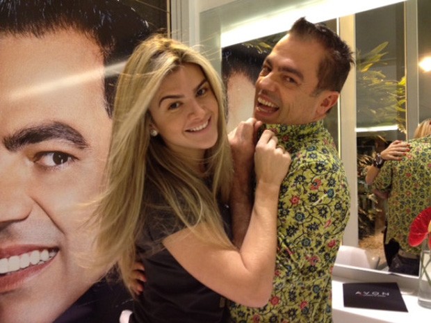 Mirella Santos e o cabeleireiro Marco Antonio Di Biaggi (Foto: Twitter / Reprodução)