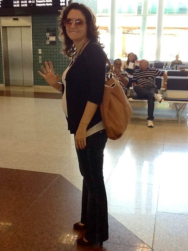 Grávida, Maria Rita embarca no aeroporto Santos Dumont, no Rio de Janeiro (Foto: Leotty Junior / AgNews)